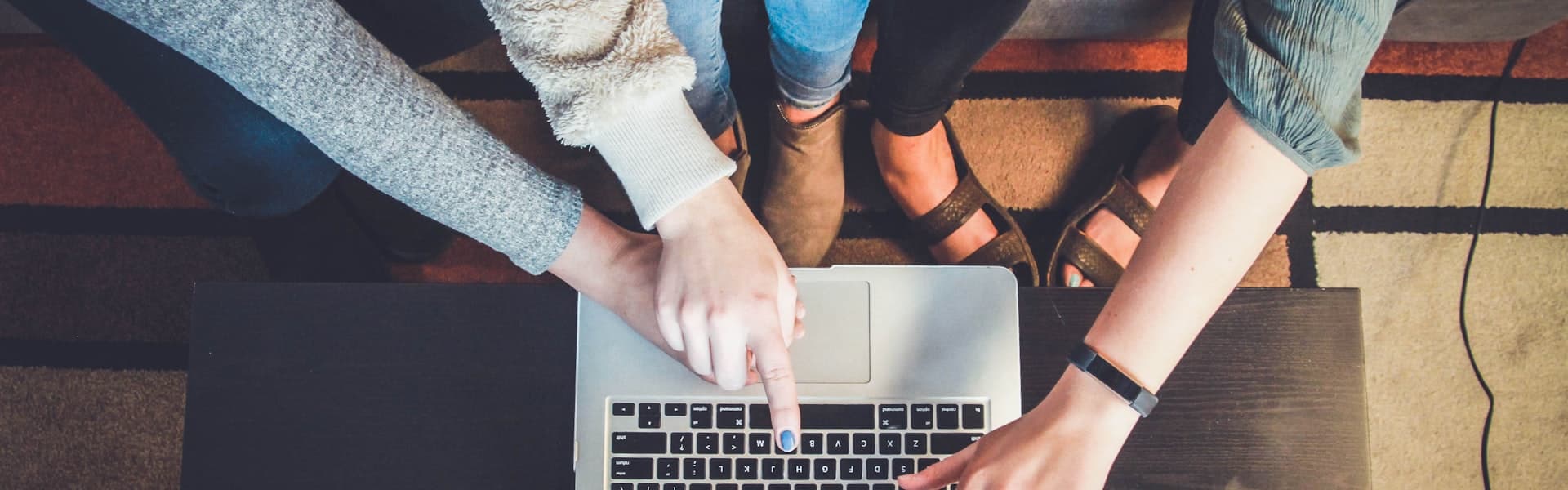 자주 묻는 질문 Header